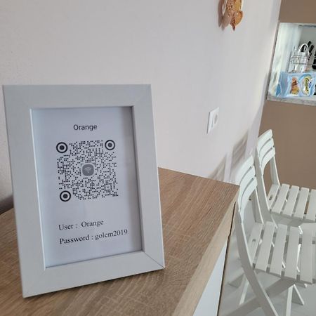 Orange Apartment Голем Екстериор снимка