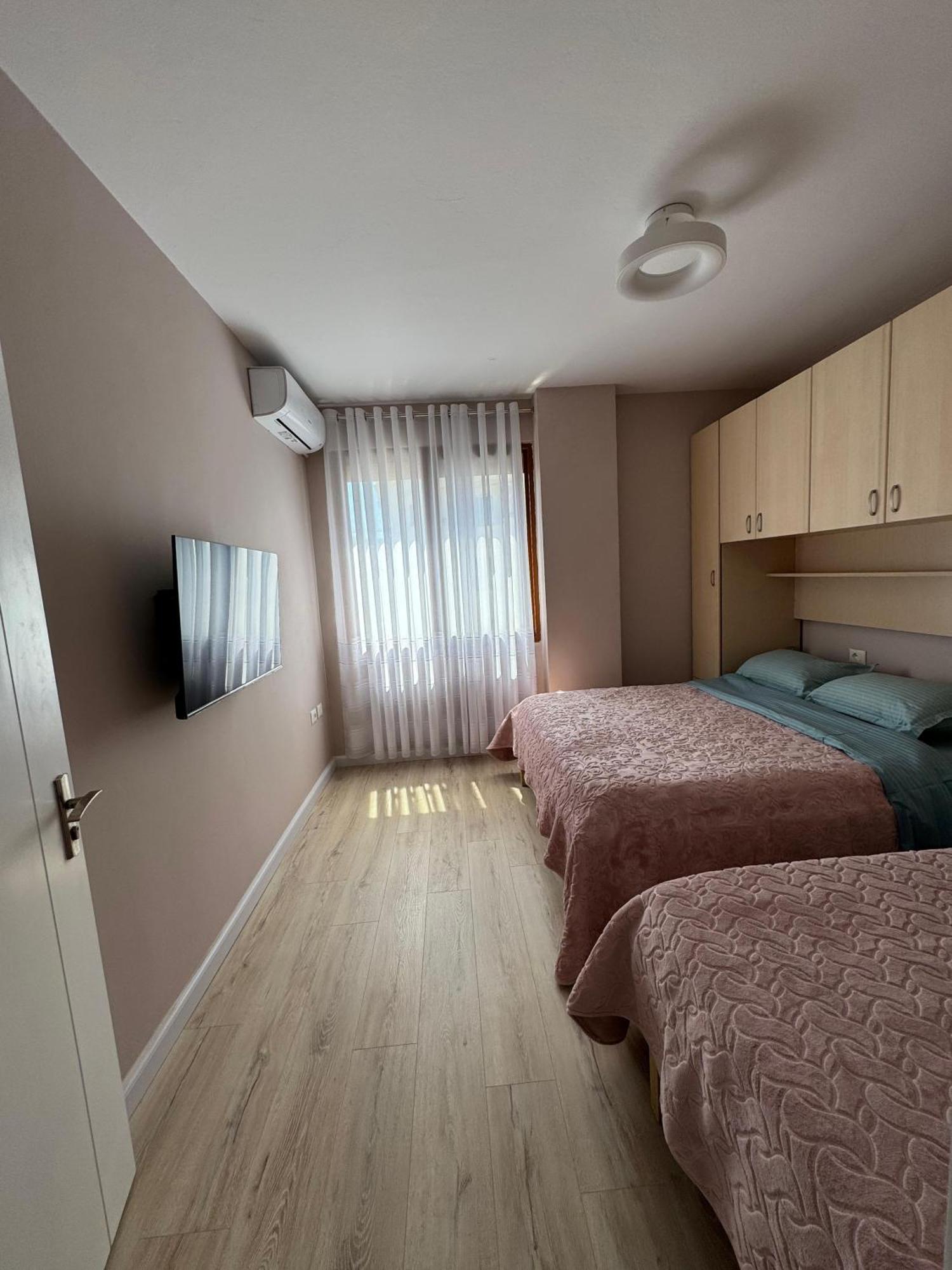 Orange Apartment Голем Екстериор снимка